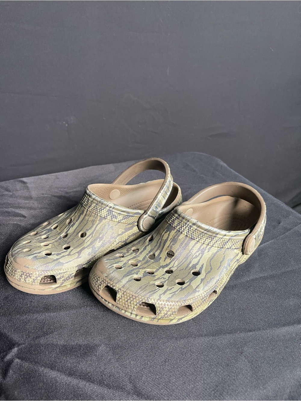 Crocs Classic Clog in Camo Green